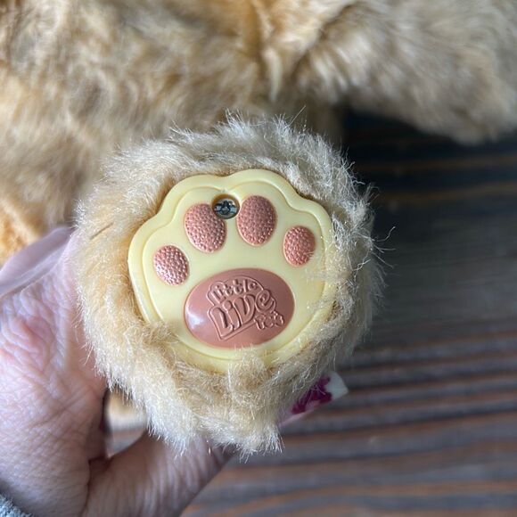 Little Live Pets Snuggles My Dream Puppy is an interactive dog plush - Picture 5 of 7
